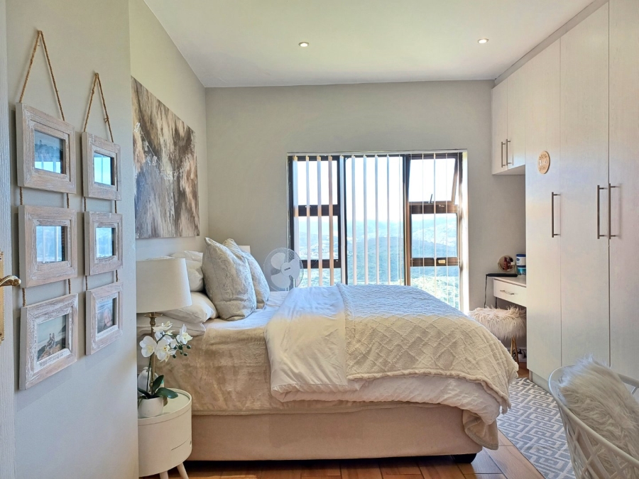 4 Bedroom Property for Sale in Avonddans Western Cape